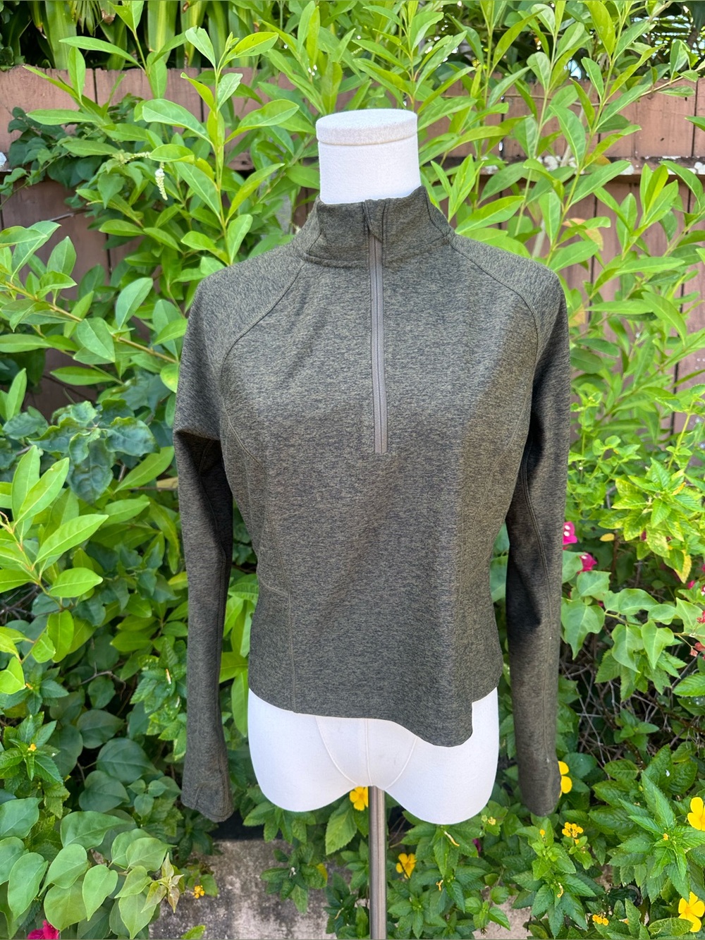 Old Navy Cloud+ Quarter Zip Long Sleeve Heather
Green Size M